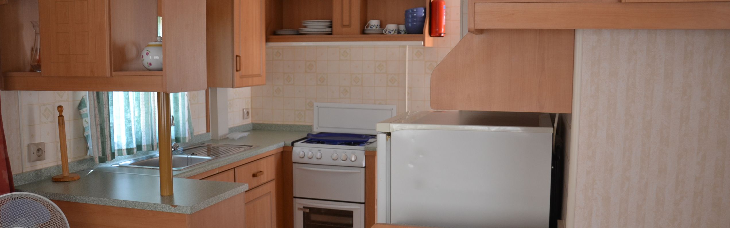 fully fitted kitchen